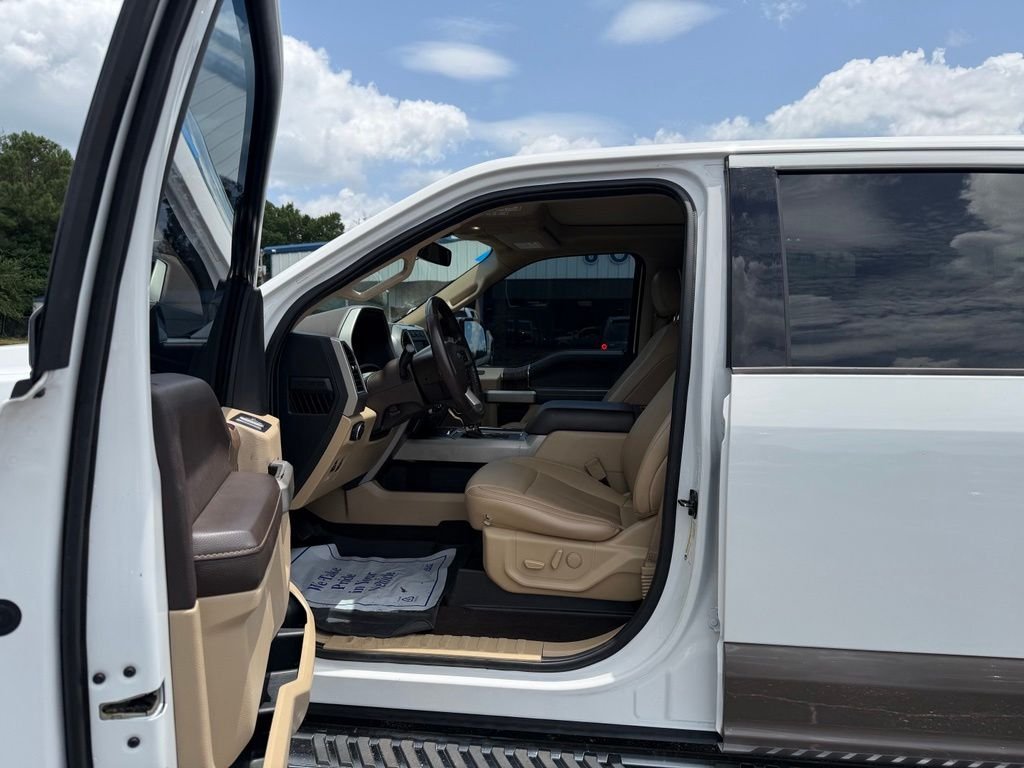 Used 2020  Ford Lariat image 3