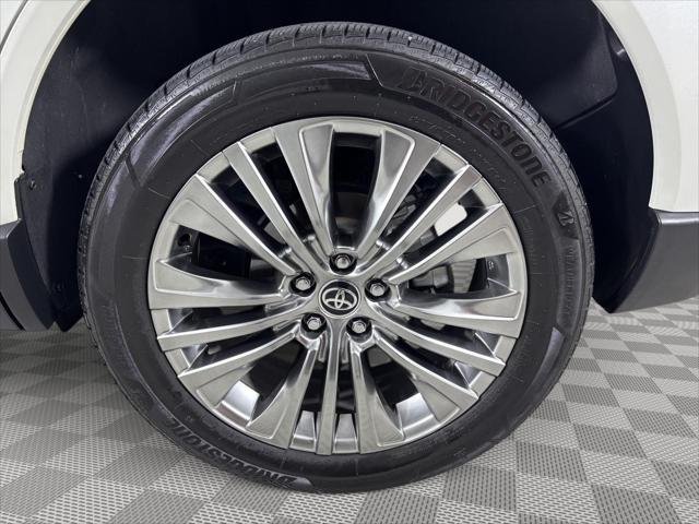 Certified Used 2021 BLIZZARD PEARL Toyota  image 9