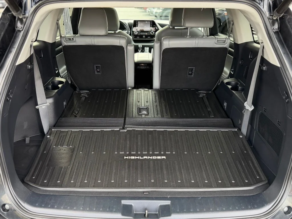 Used 2022 Black Toyota XLE image 6