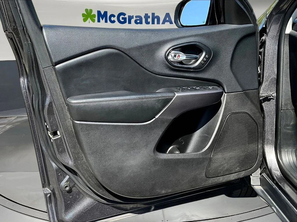 Used 2019 Gray Jeep Limited image 24