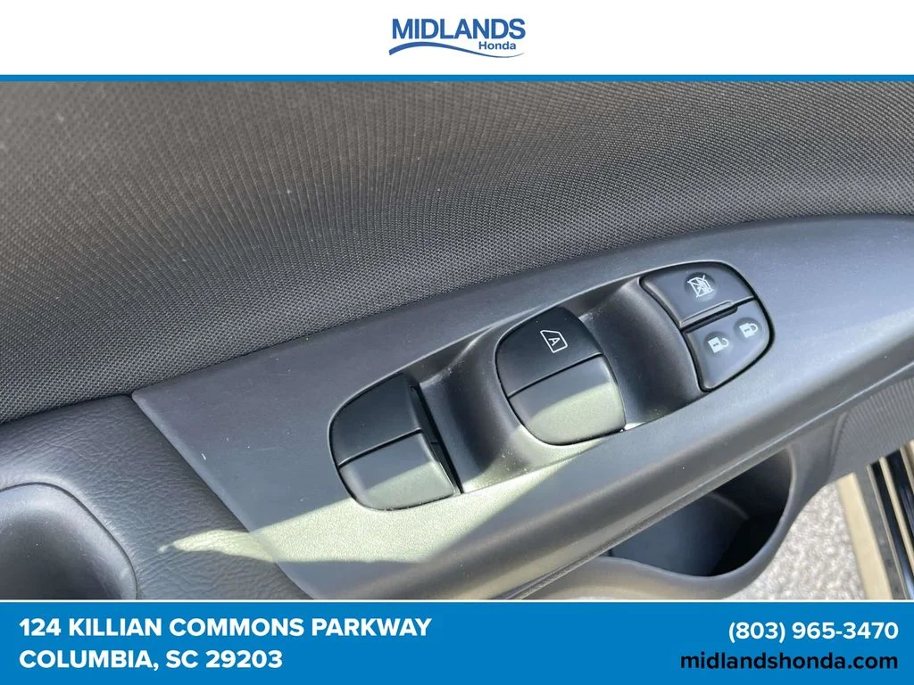 Used 2018 Super Black Nissan SR image 17