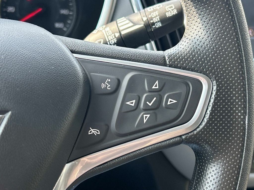 Used 2022 White Chevrolet LS image 22