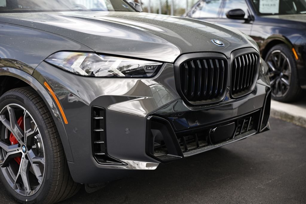 New 2026 Dravit Grey Metallic BMW xDrive50e image 2