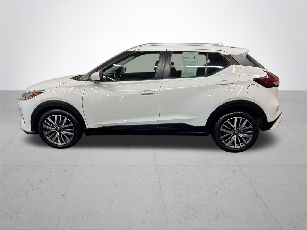 Used 2021 White Nissan SV image 3