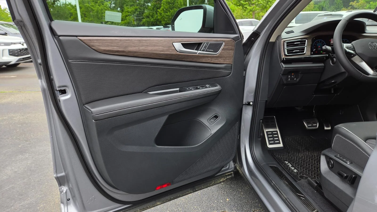 2026 Volkswagen Atlas SEL Premium R-Line - Photo 16