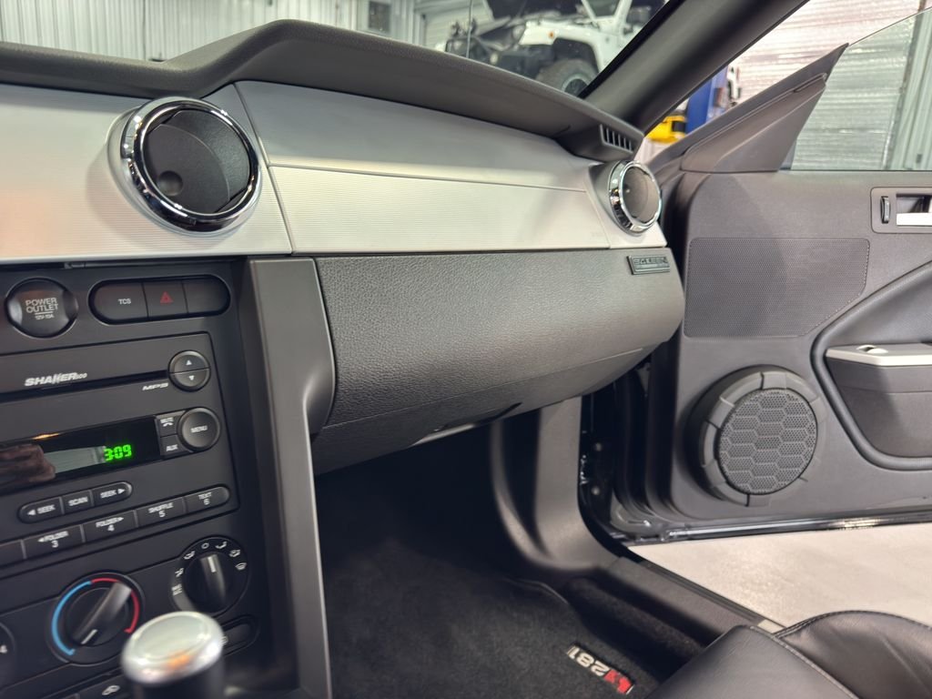 Used 2006 Black Clearcoat Ford GT Premium image 33