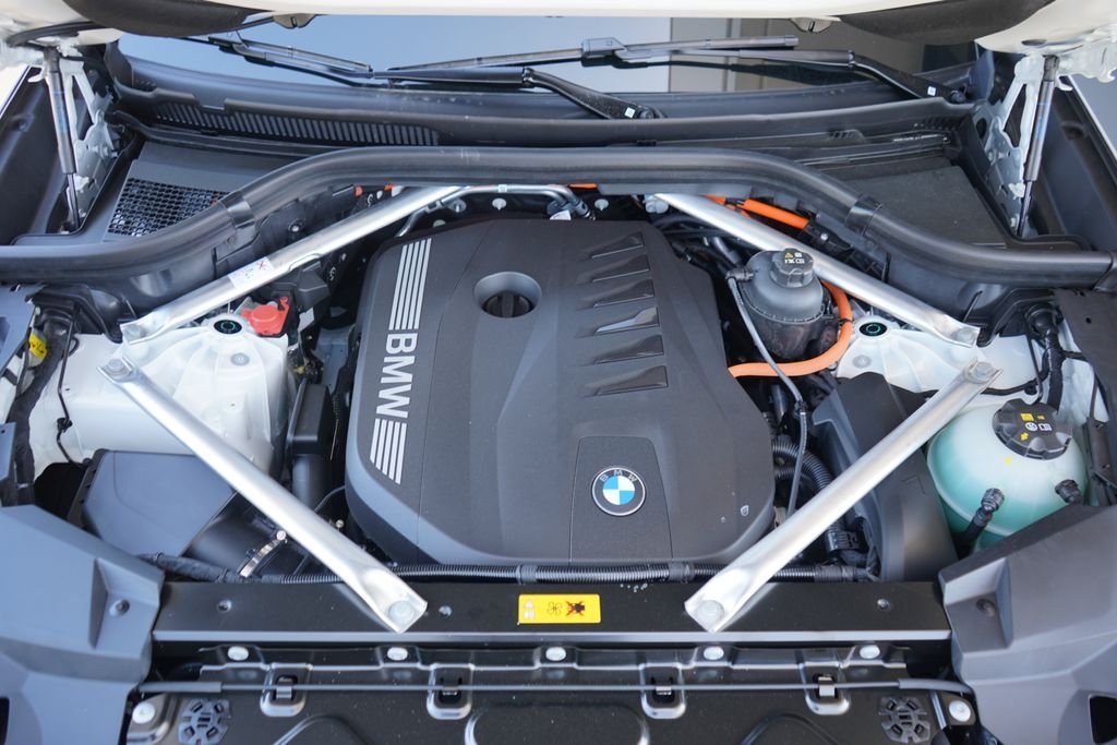 New 2026 Alpine White BMW xDrive50e image 21