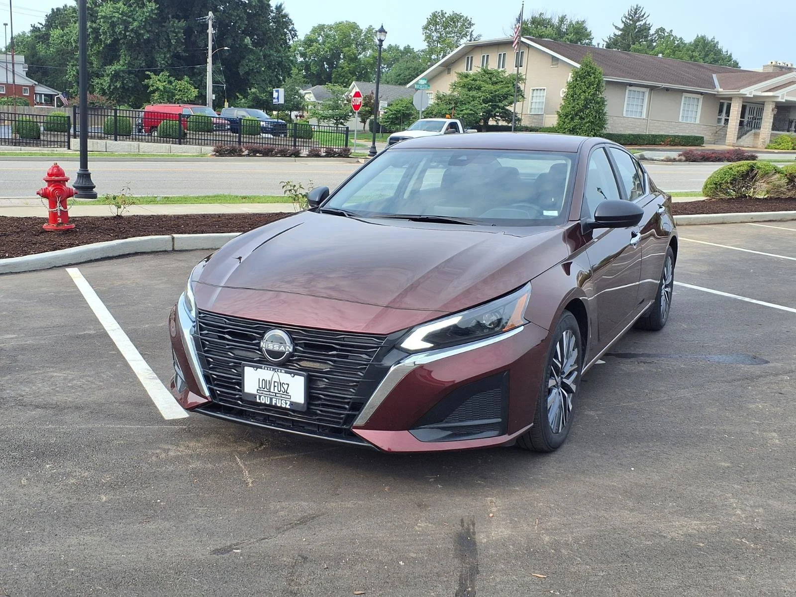 Used 2025 Garnet Pearl Metallic Nissan SV image 28