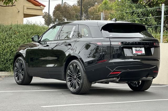 New 2026 Santorini Black Land Rover Dynamic SE image 3
