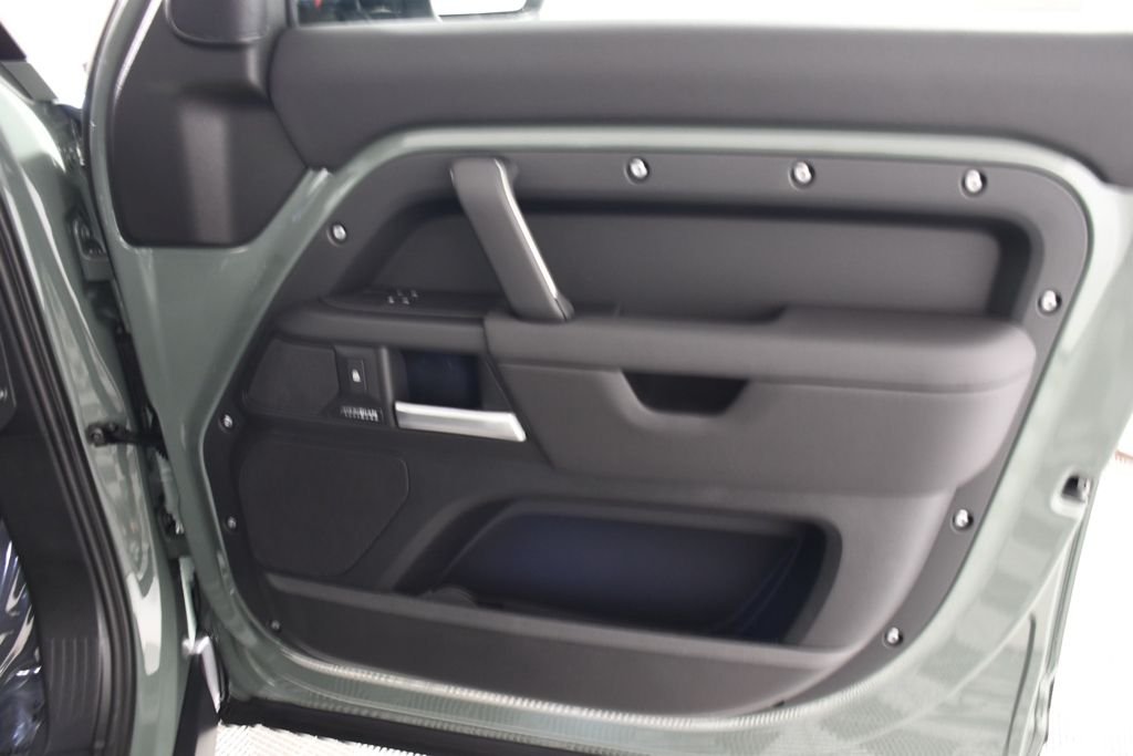 New 2026 Keswick Green Land Rover  image 18