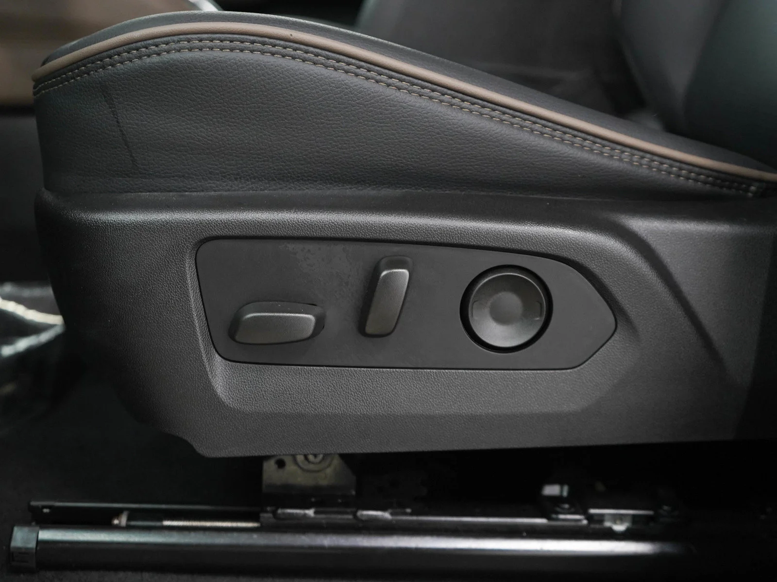 Used 2024 Onyx Black GMC Denali image 25