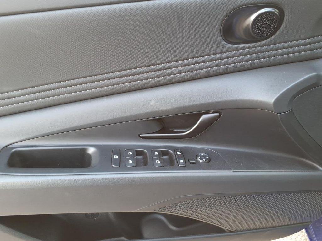 2025 Hyundai Elantra SEL - Photo 13