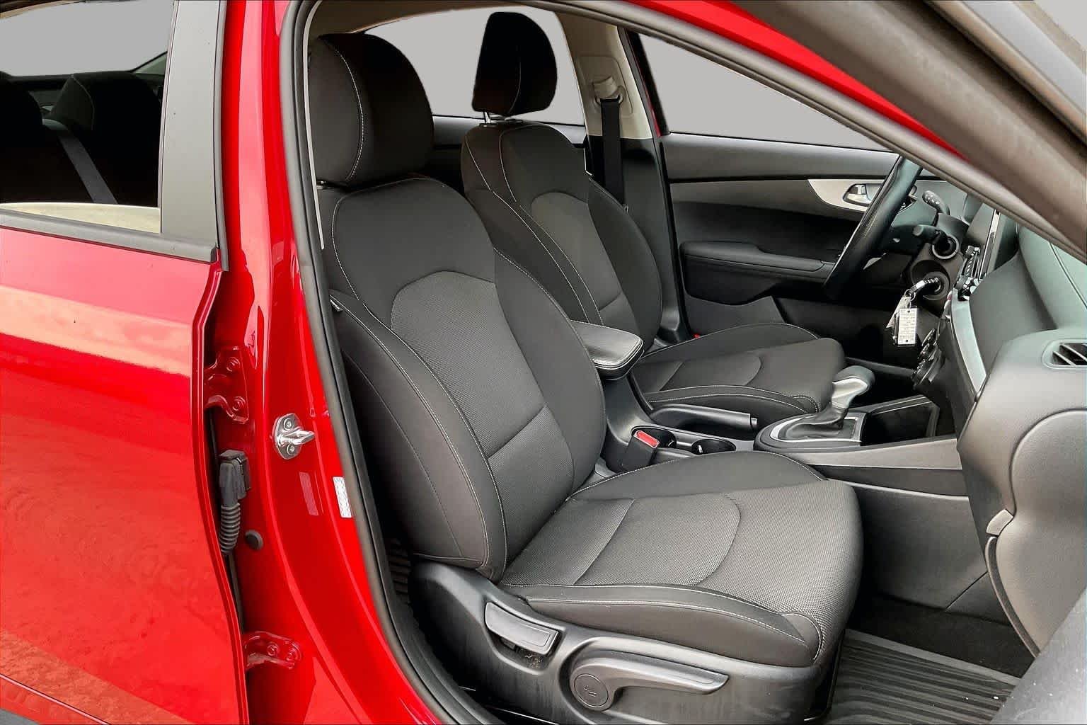 Used 2024 Currant Red Kia LXS image 8