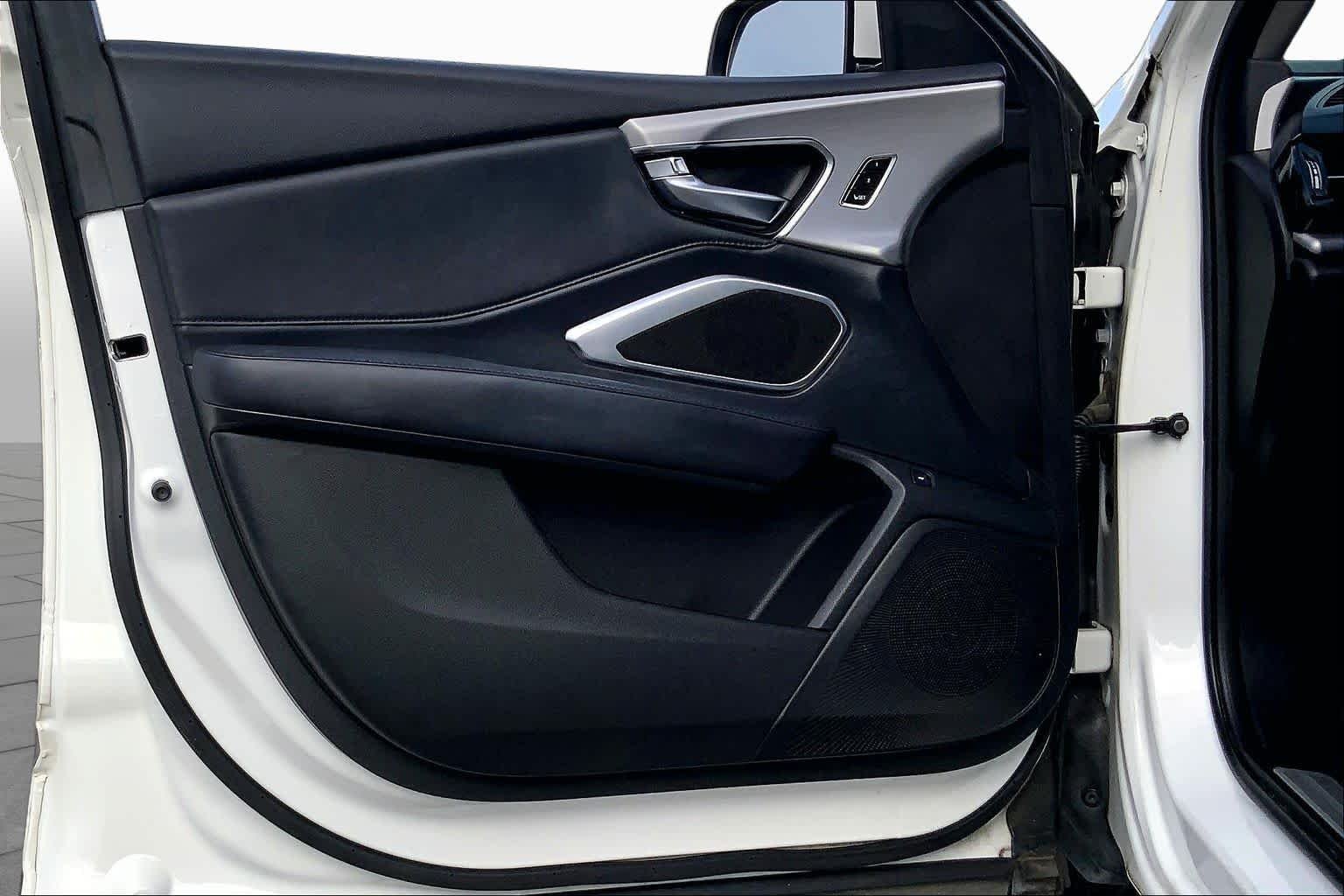 Used 2019 White Diamond Pearl Acura  image 21