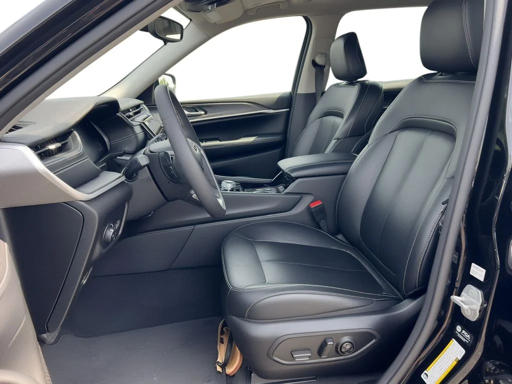 Used 2023 Black Jeep Limited image 6