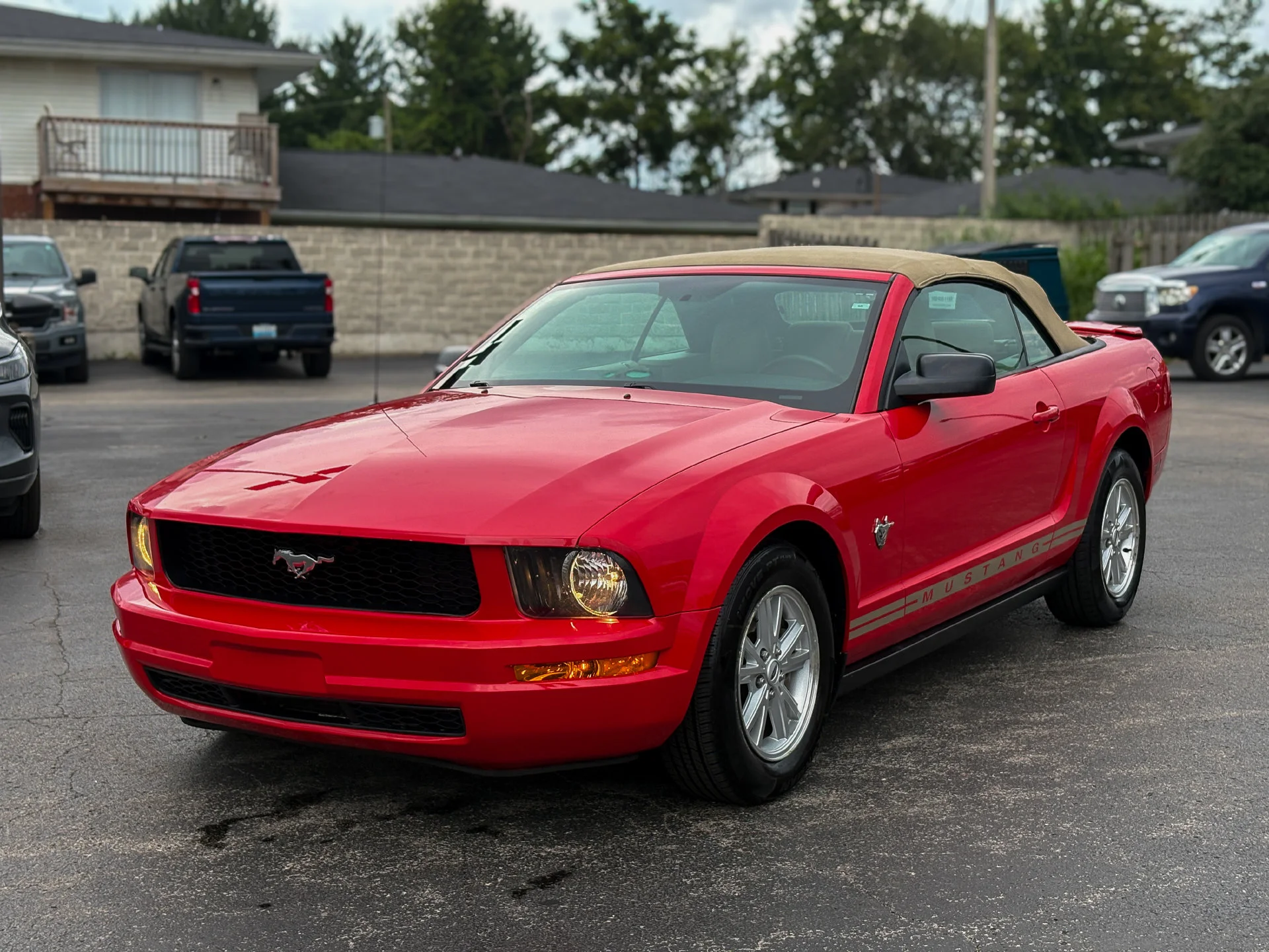 Used 2009 Red Ford V6 image 5
