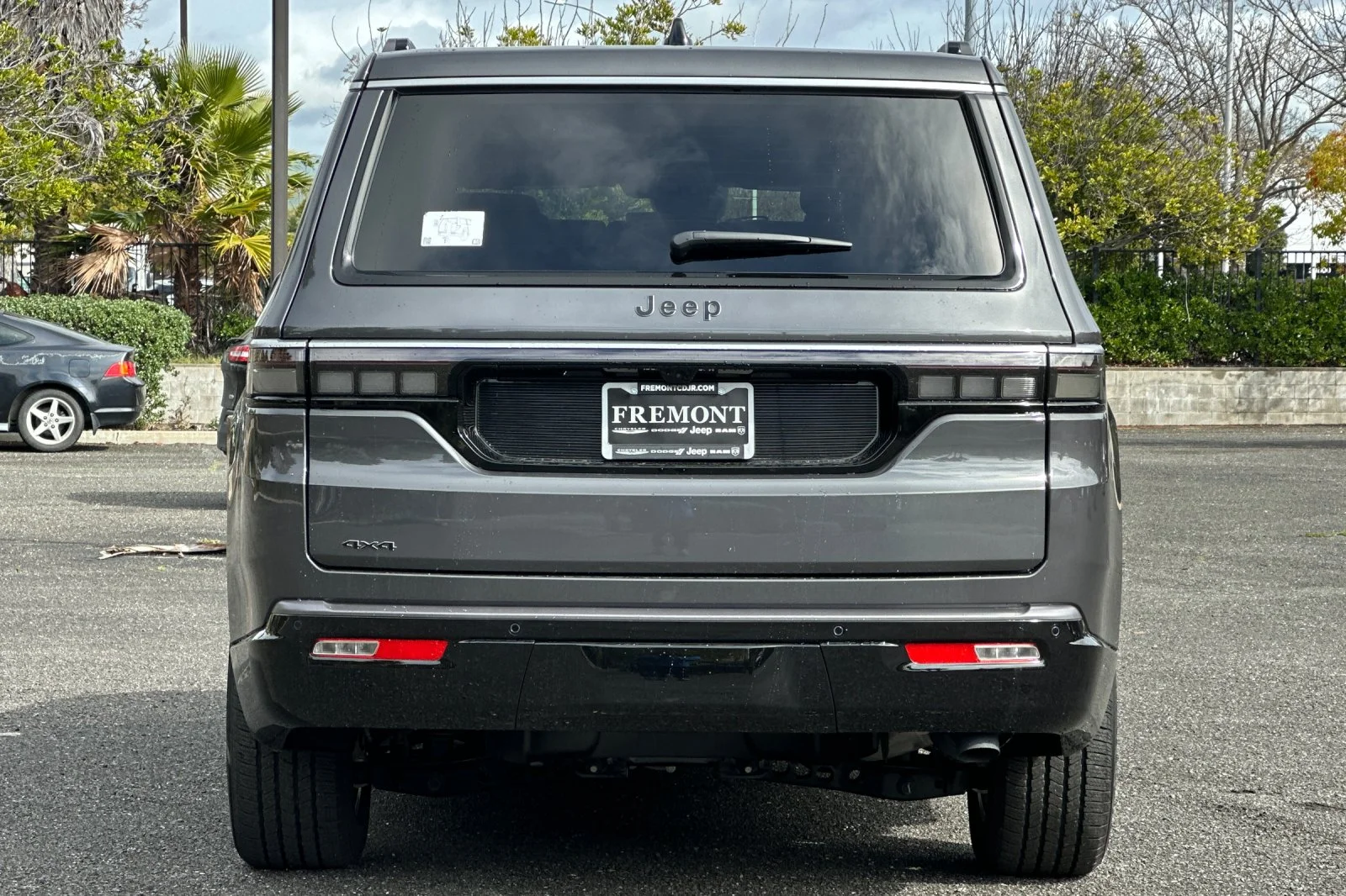 New 2026 Baltic-Gray Metallic Clear-Coat Exterior Paint Jeep  image 4