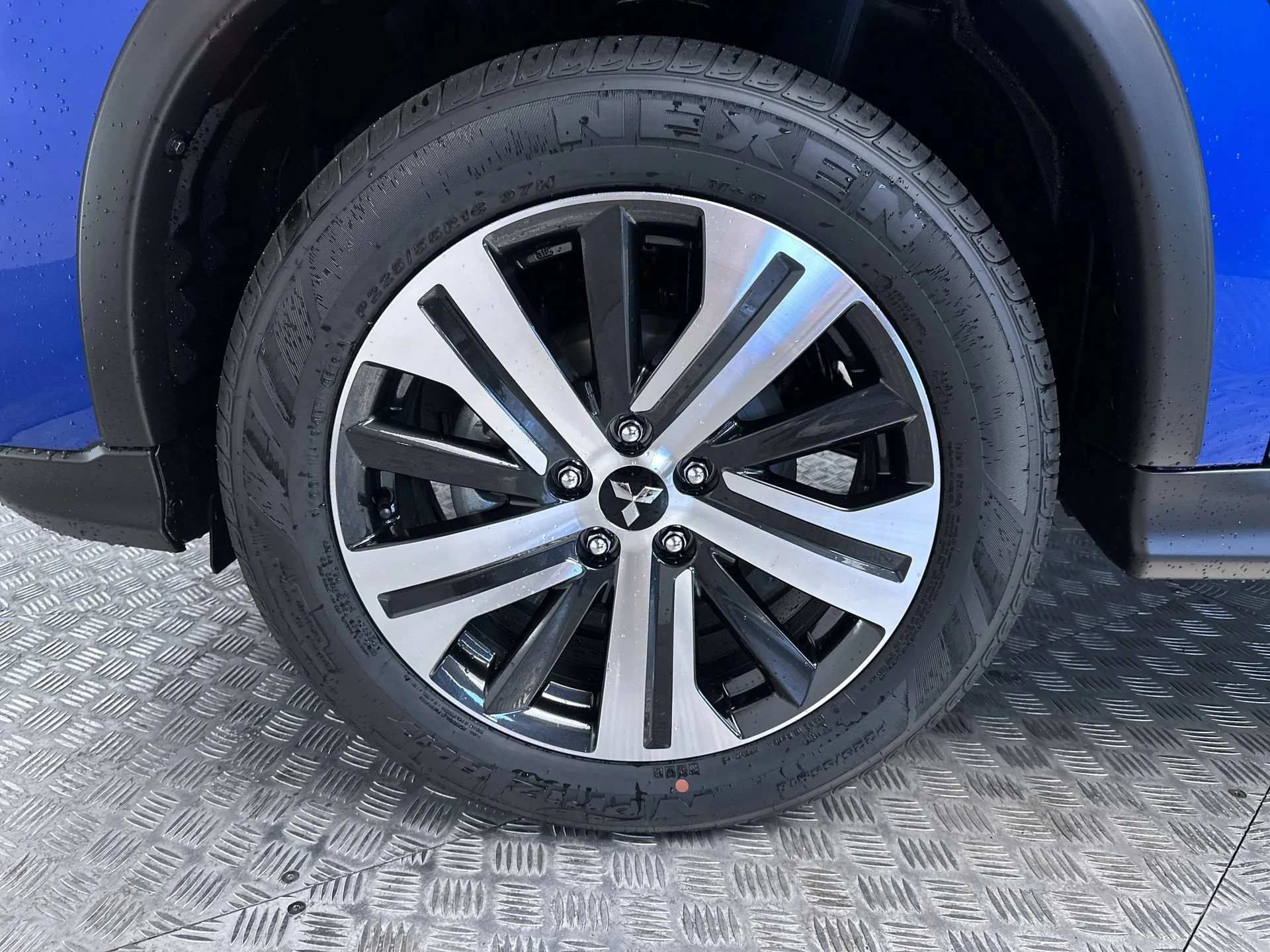 New 2026 Octane Blue Metallic Mitsubishi ES image 24