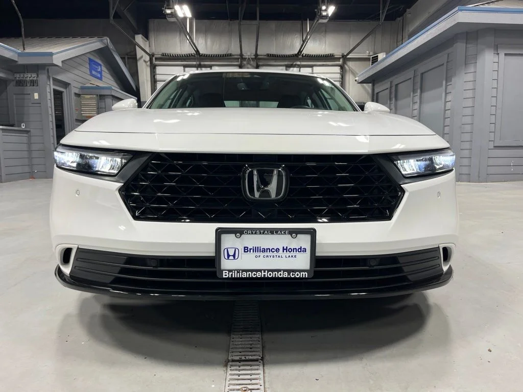 Certified Used 2023 Platinum White Pearl Honda EX-L image 2