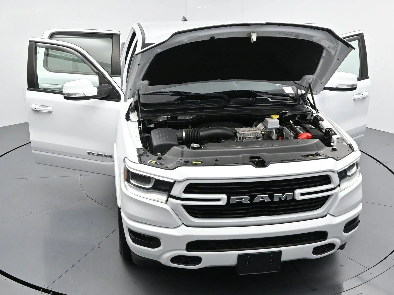 Used 2022 White Ram Laramie image 41