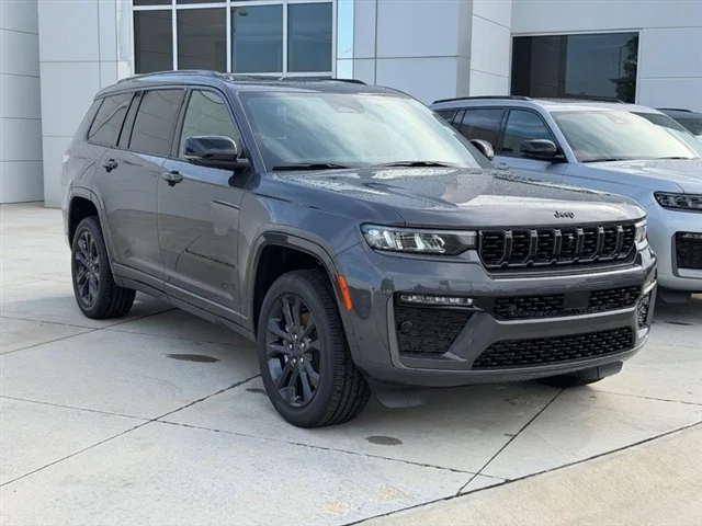 New 2026 Baltic Gray Metallic Clear-Coat Exterior Paint Jeep Limited Reserve image 3