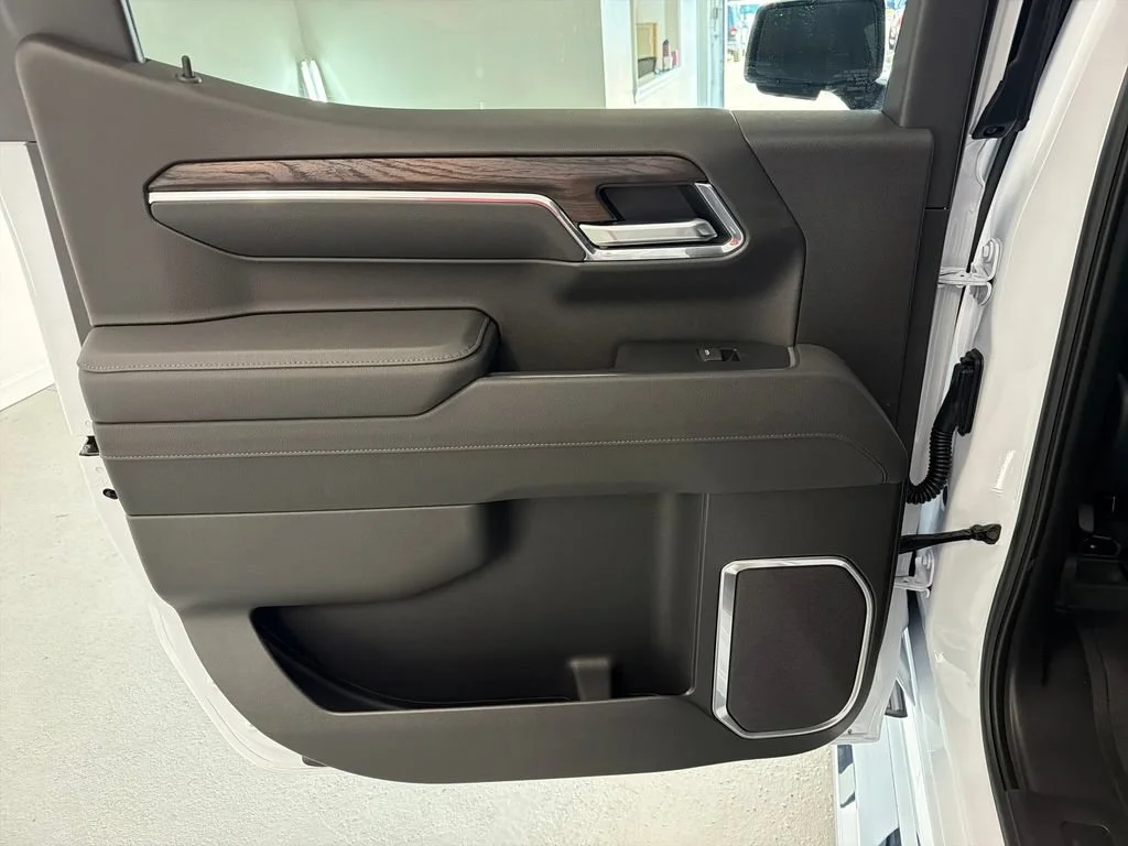 New 2026 Glacier White Tricoat GMC SLT image 8