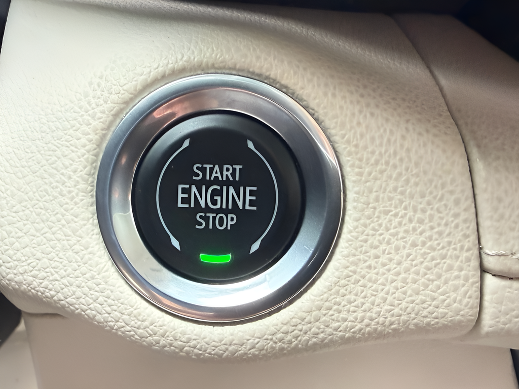 Used 2021 Red Buick Essence image 26