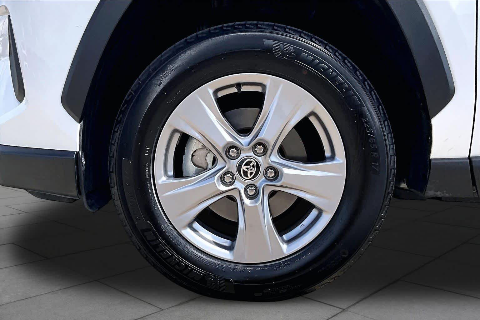 Used 2025 Ice Cap Toyota XLE image 11