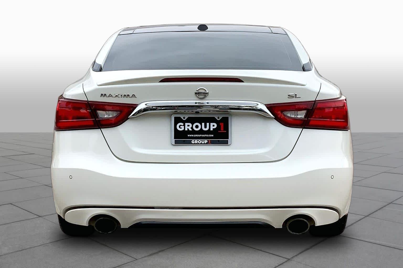 Used 2017 Pearl White Nissan SL image 5