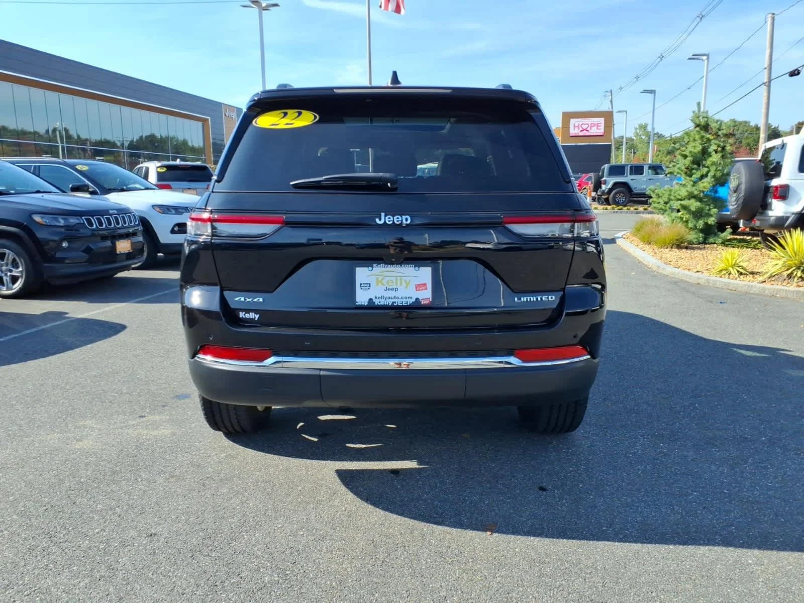 Used 2022 Diamond Black Crystal Pearlcoat Jeep Limited image 9