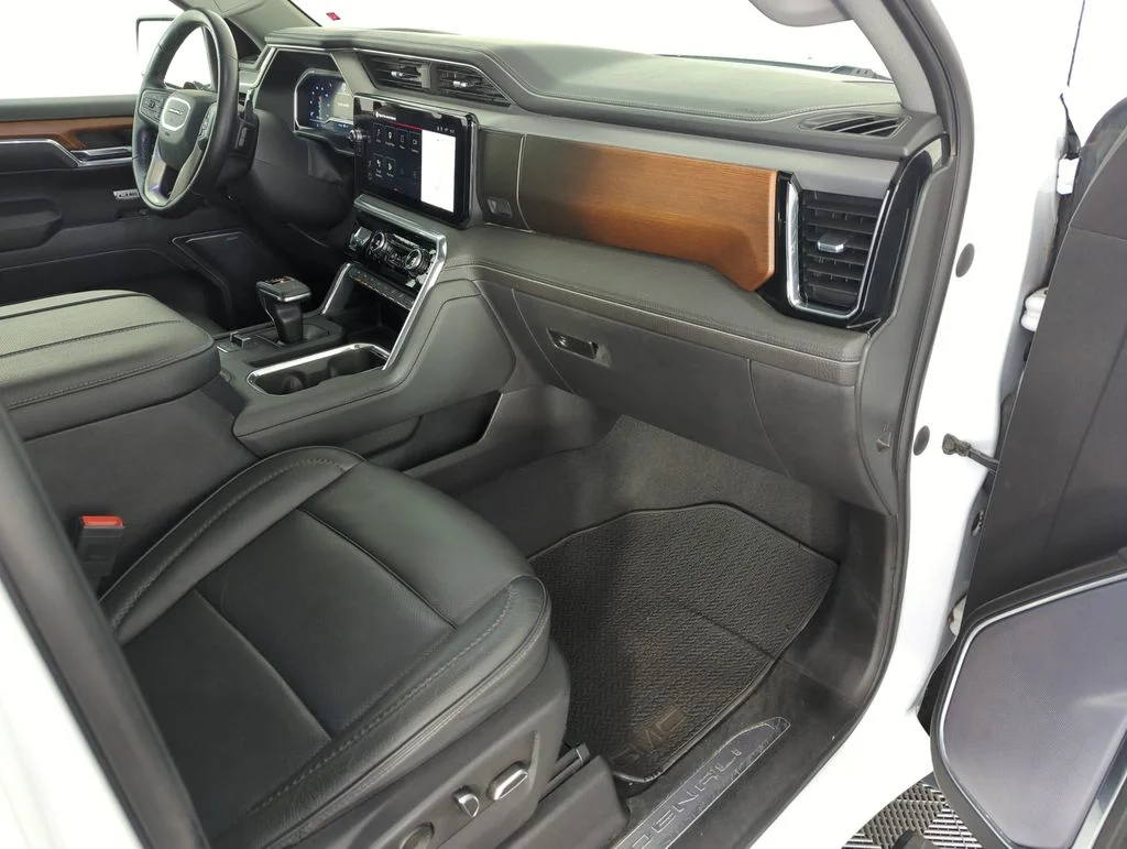 Used 2023 White GMC Denali image 34