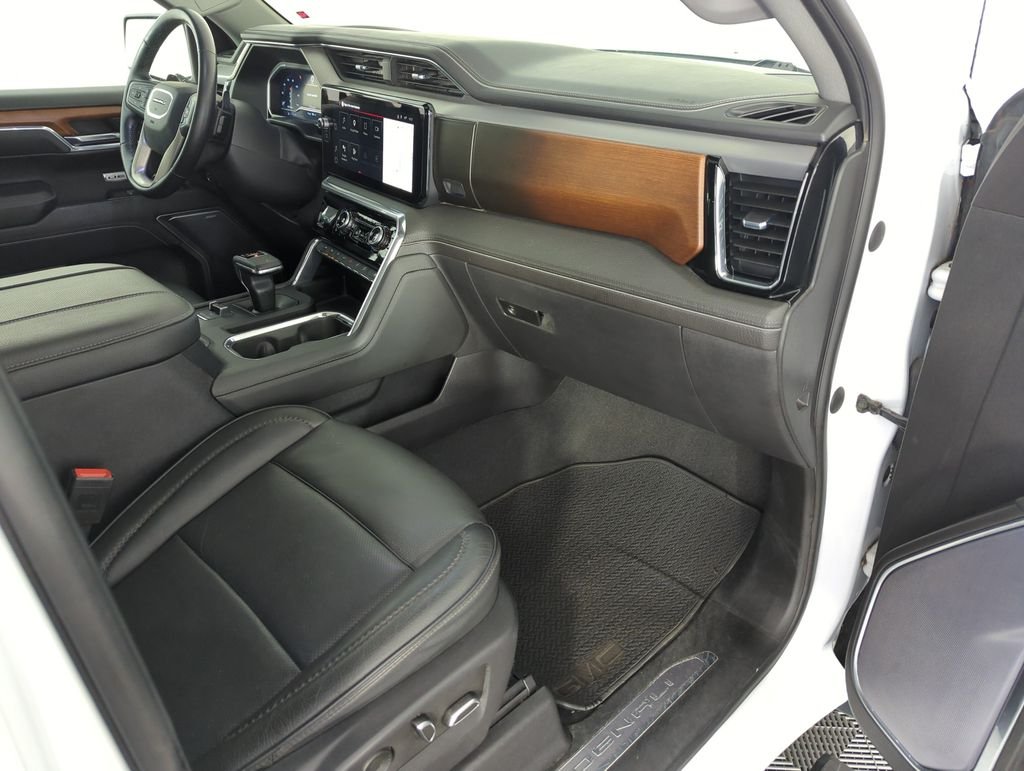 Used 2023 White GMC Denali image 34