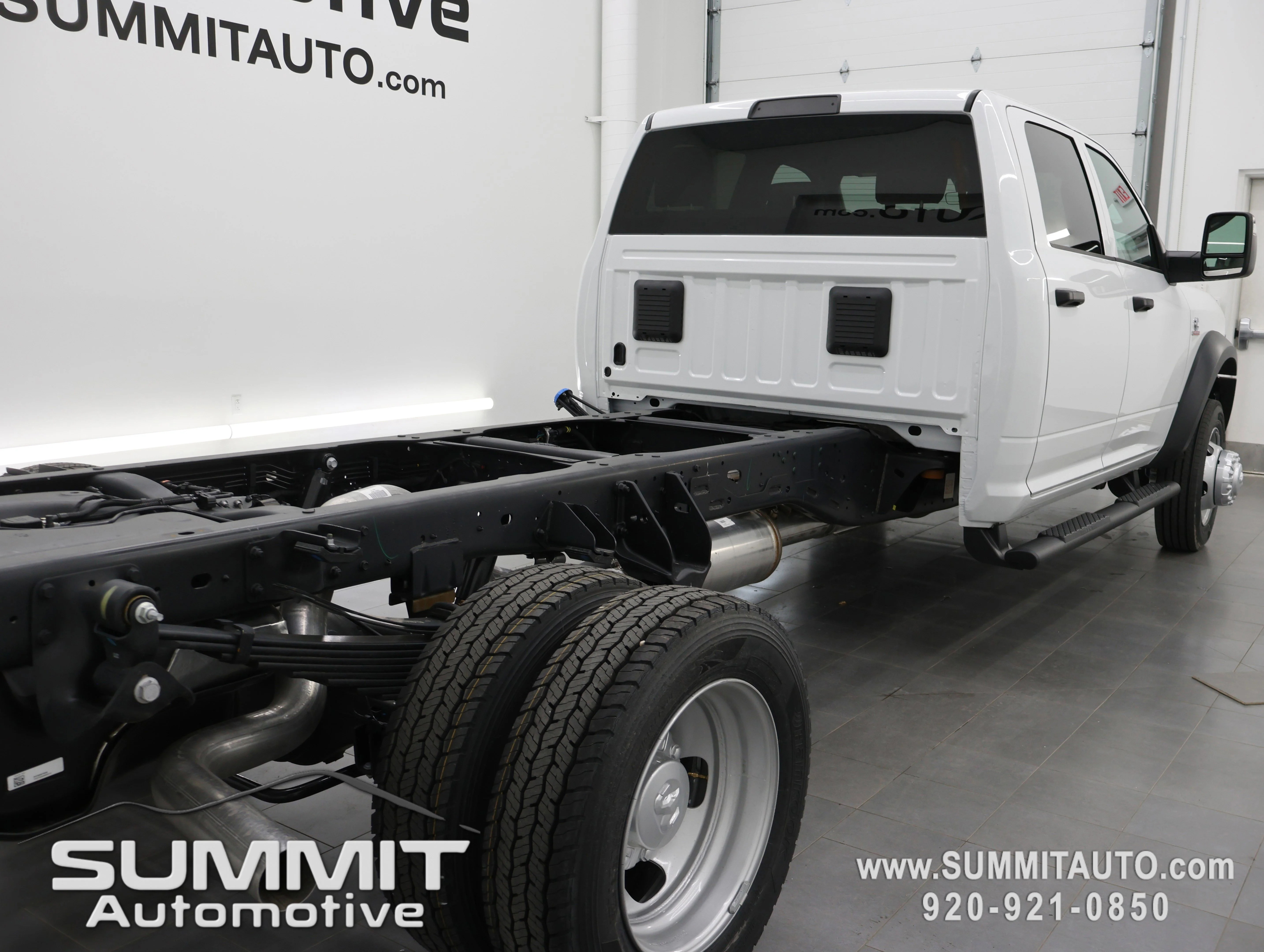 New 2026 Bright White Clearcoat RAM Tradesman image 4