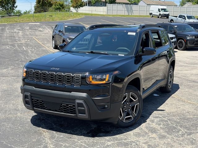 New 2026 Diamond Black Crystal Pearl-Coat Exterior Paint Jeep Laredo image 2