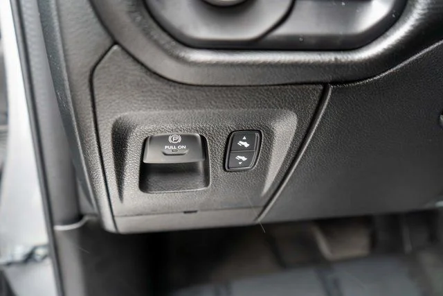 Used 2022 Silver Ram Laramie image 24