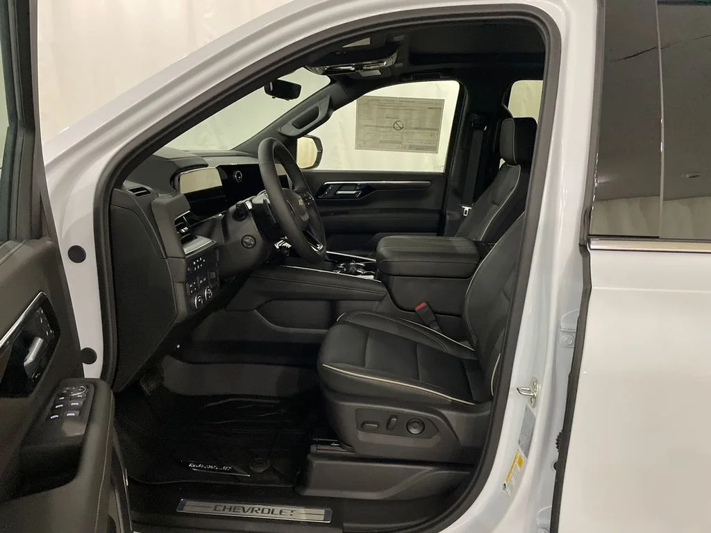 New 2026 Polar White Tricoat Chevrolet Premier image 13