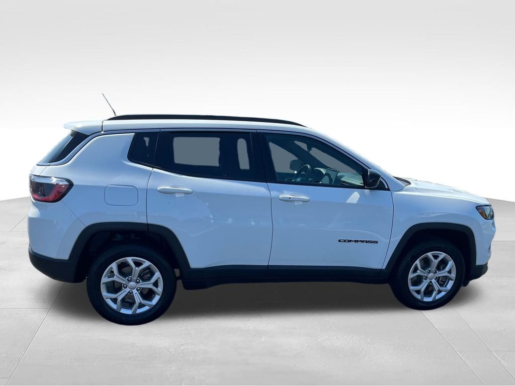 Used 2024 White Jeep Latitude image 6
