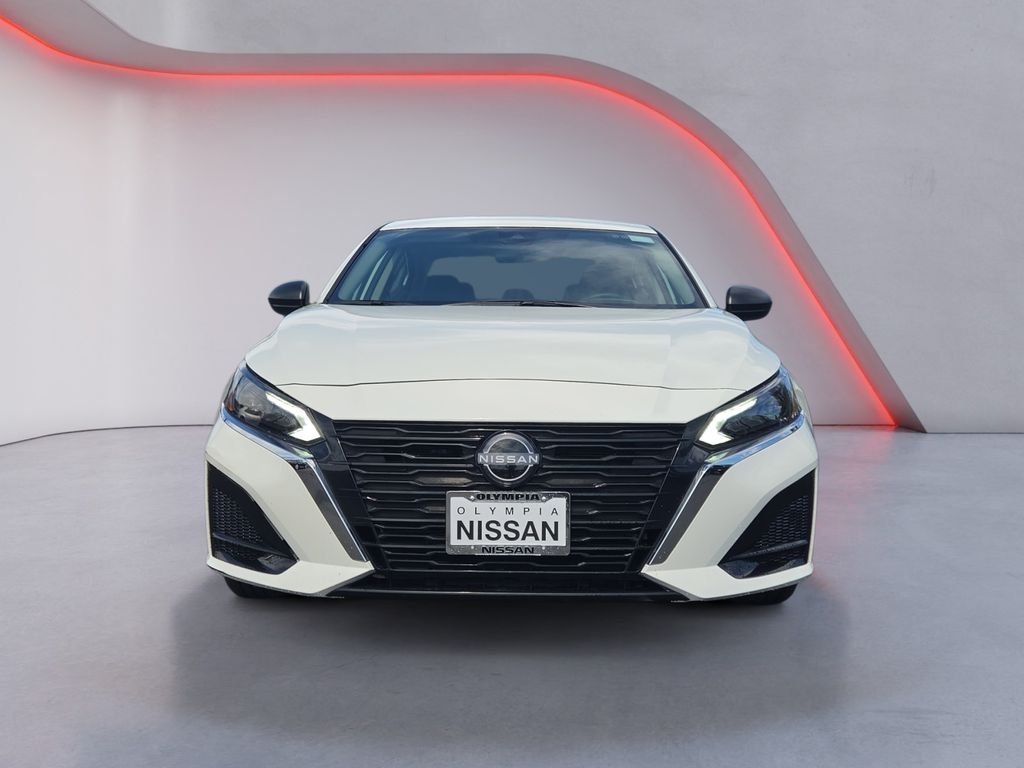 Used 2025 White Nissan 2.5 SV image 9