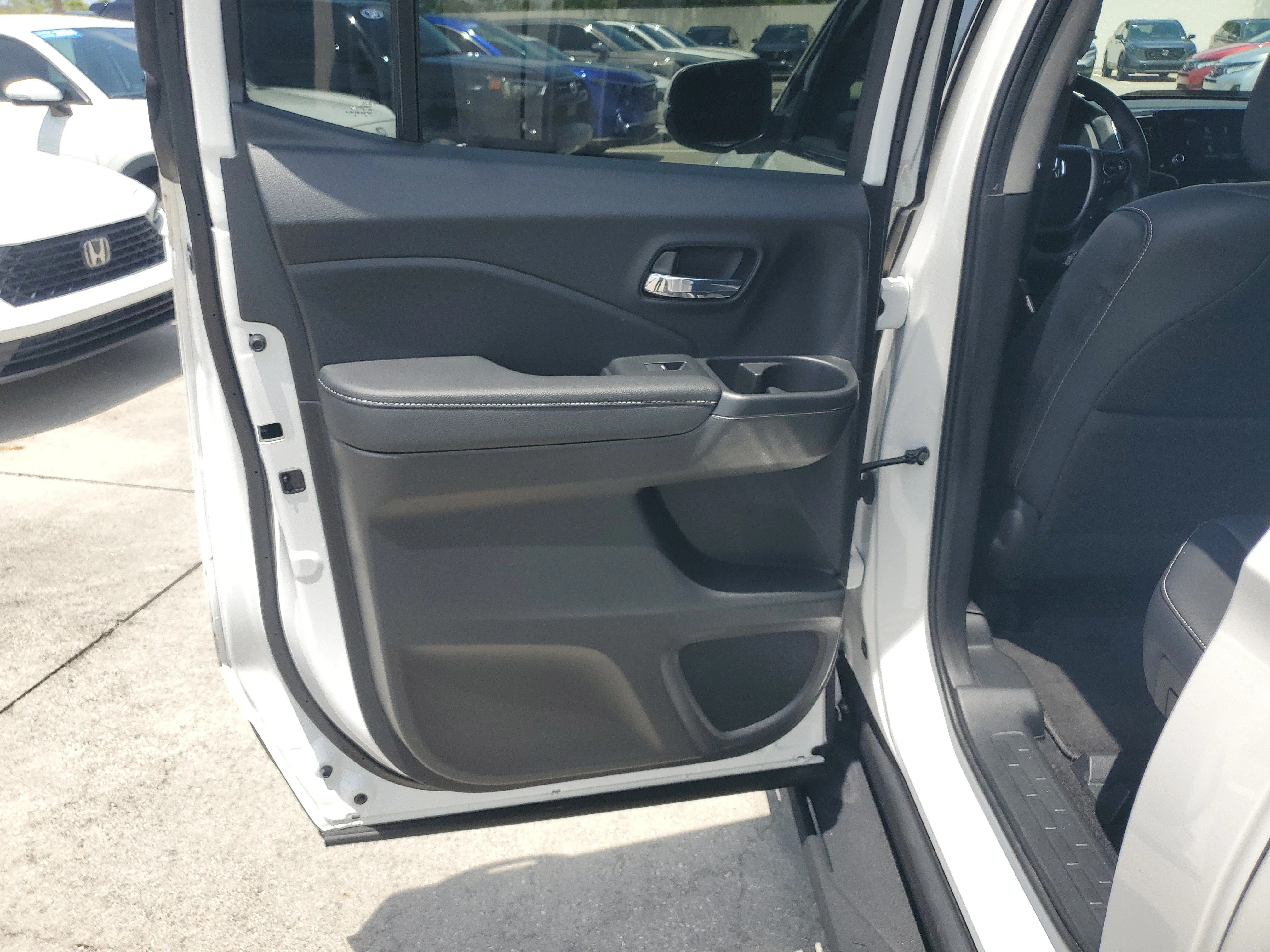 Used 2023 Platinum White Honda RTL image 14
