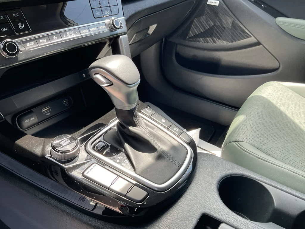 Used 2024 Snow White Pearl Kia SX image 22