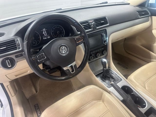 Used 2014 White Volkswagen 2.5 SE image 13