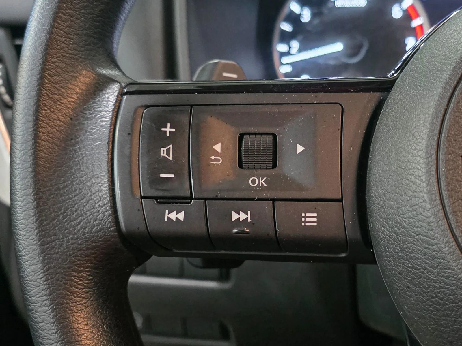 Used 2023 Gray Nissan SV image 33