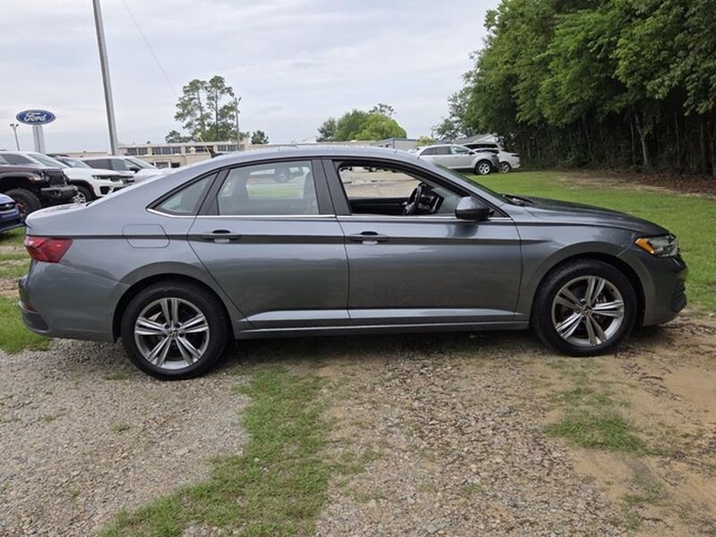 Used 2024 Platinum Gray Metallic Volkswagen SE image 12