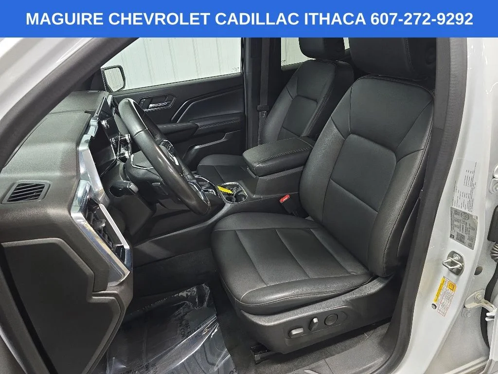Used 2023 White GMC Elevation image 29