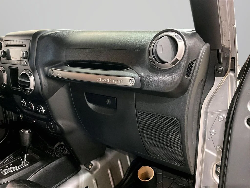 Used 2015 Silver Jeep Unlimited Sport image 16