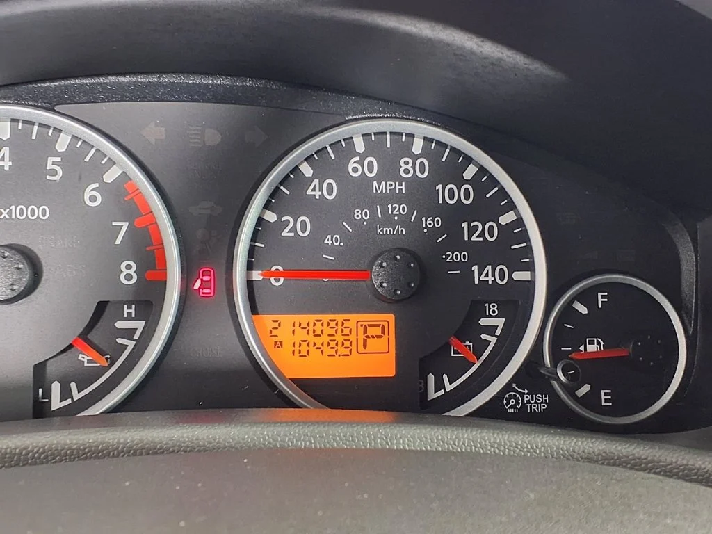 Used 2008 Gray Nissan LE image 19