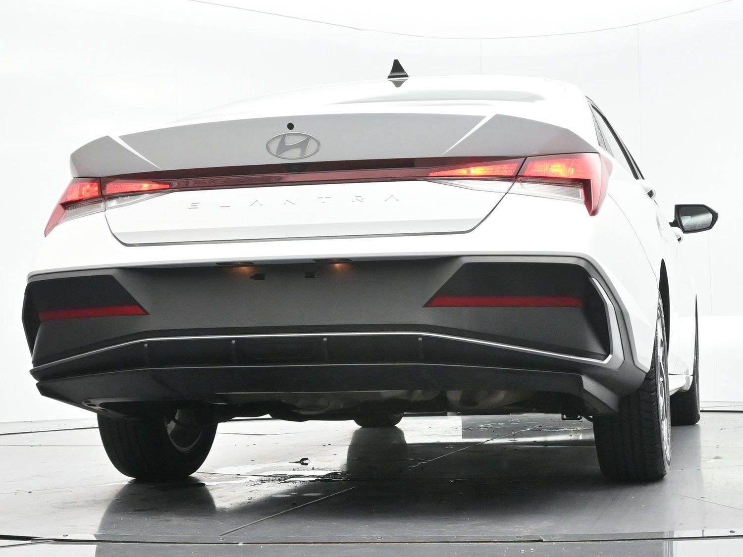 Used 2024 Serenity White Hyundai SEL image 47