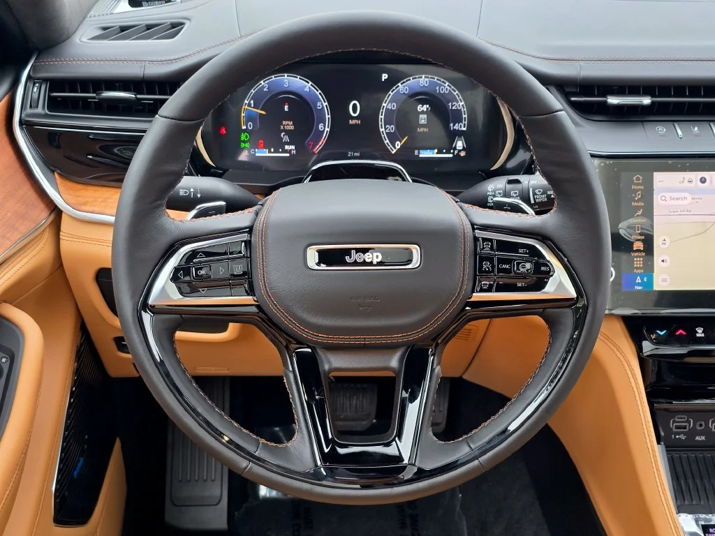 New 2027 White/off-white Jeep Summit image 7