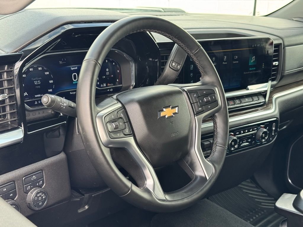 Used 2025 White Chevrolet LT image 22
