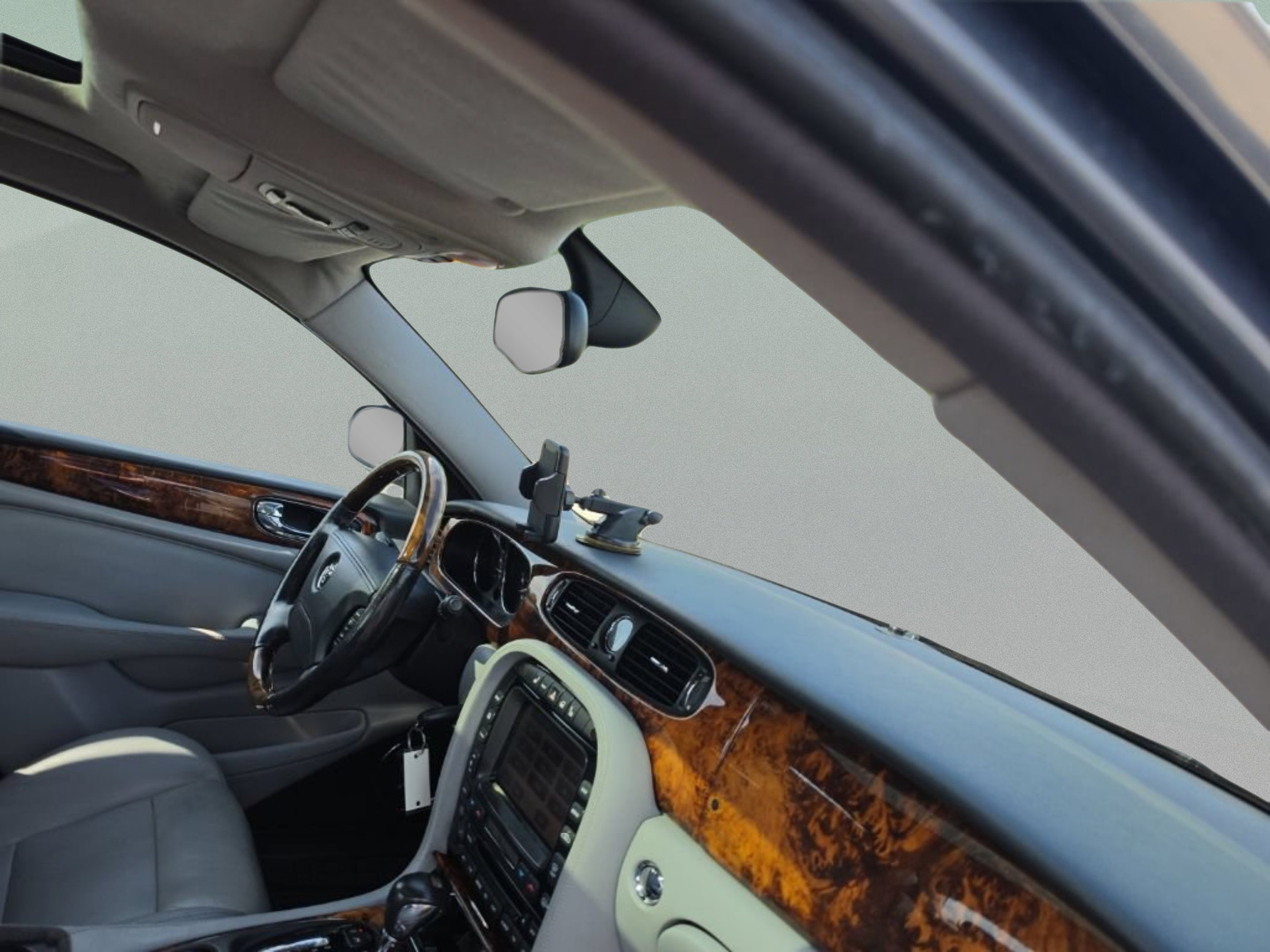 Used 2004  Jaguar XJR image 28